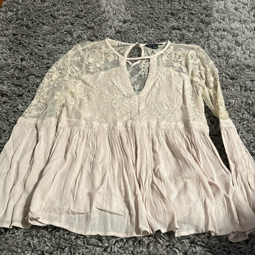 American eagle cream colored blouse